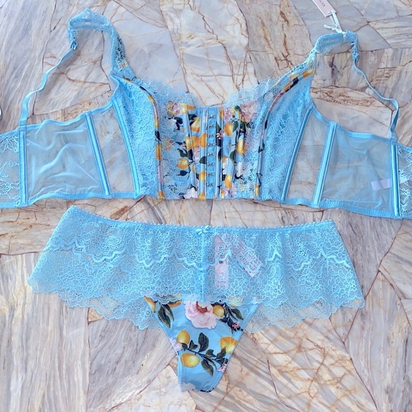 2 Pc Set DREAM ANGELS Unlined Medium Lace-Up Corset Top Lemon Print & LargePanty